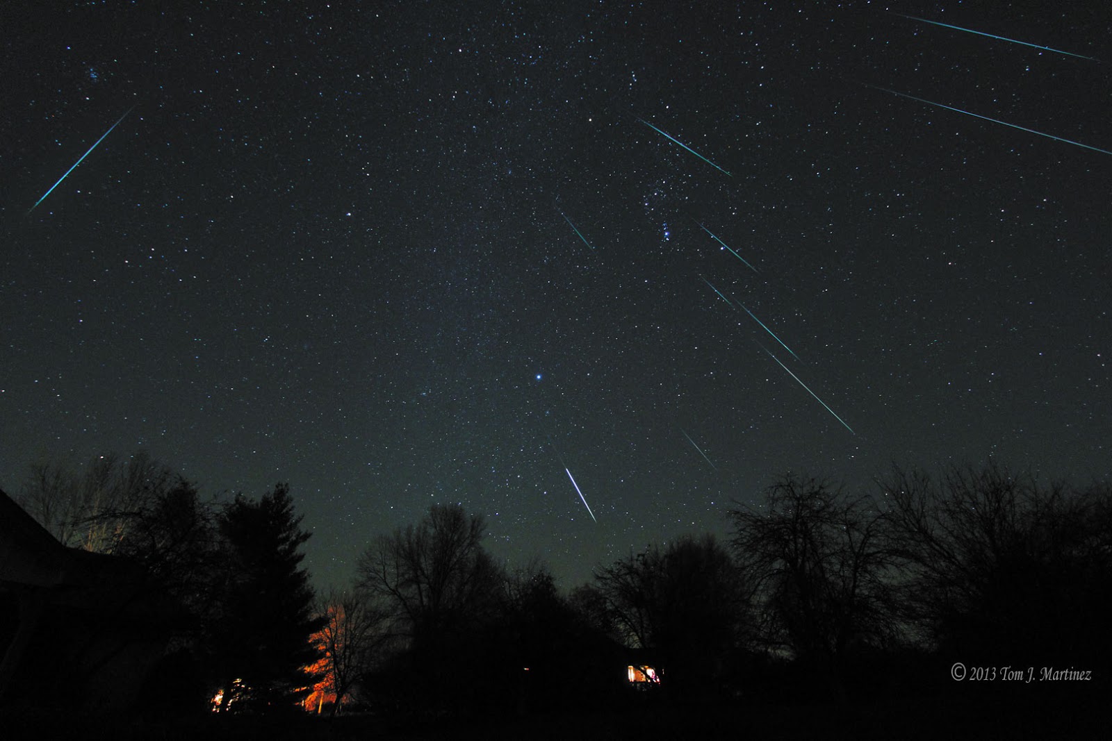 The Perseid meteor shower over Mt. Hood r/pics