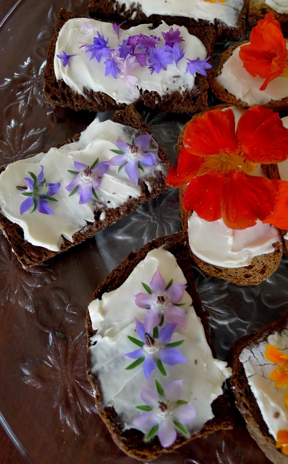 Less Noise, More Green Edible Flower and Soft Cheese Appetizer