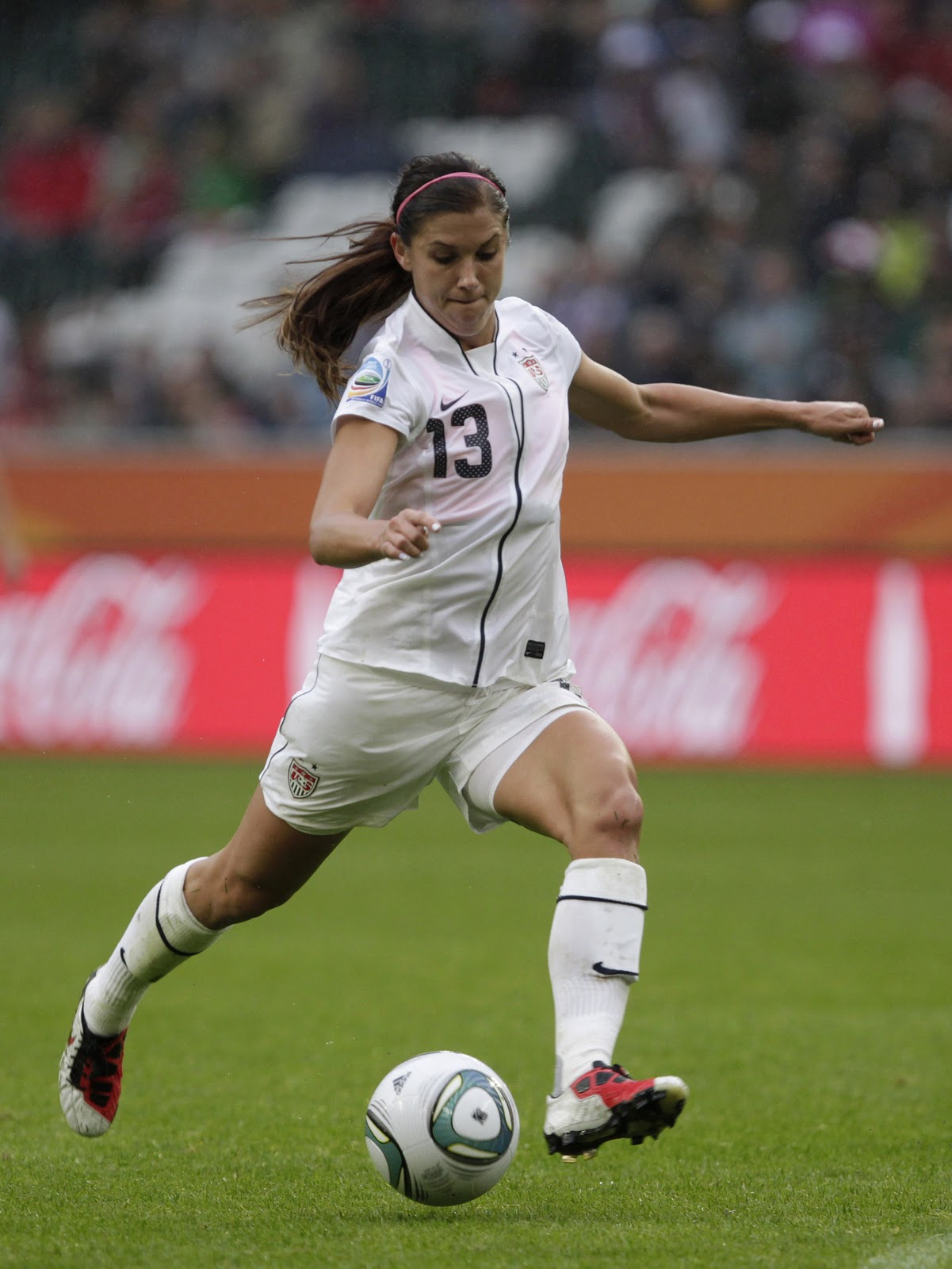 http://2.bp.blogspot.com/-QAVT7X0qCaQ/TvFEmrlmJQI/AAAAAAAACck/Mo9Z4h2efNc/s1600/Alex_Morgan_FIFAWorldCup2011.jpg