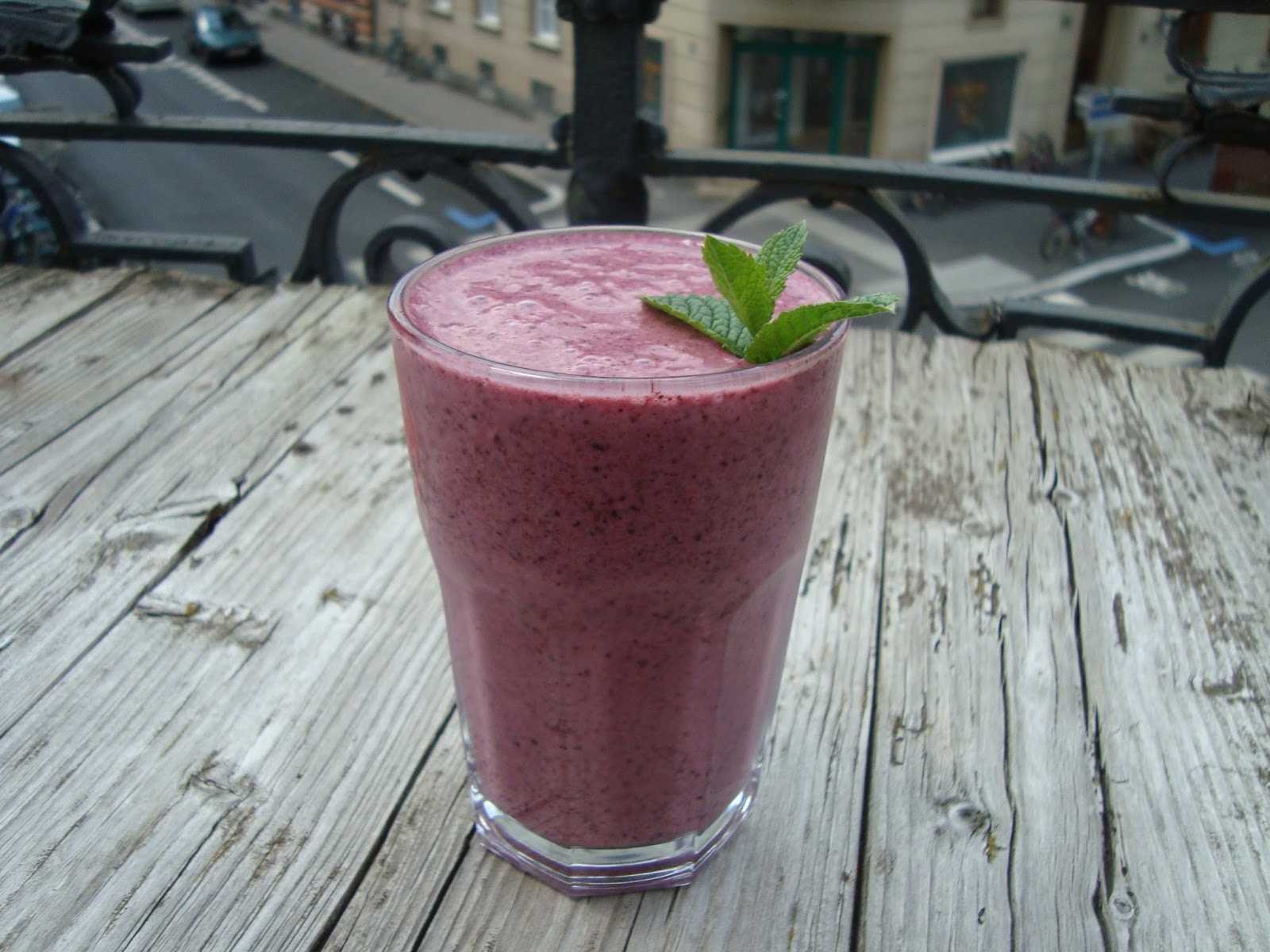 Lullaby For Pies 43 BERRY BANANA PRUNE YOGURT SMOOTHIE