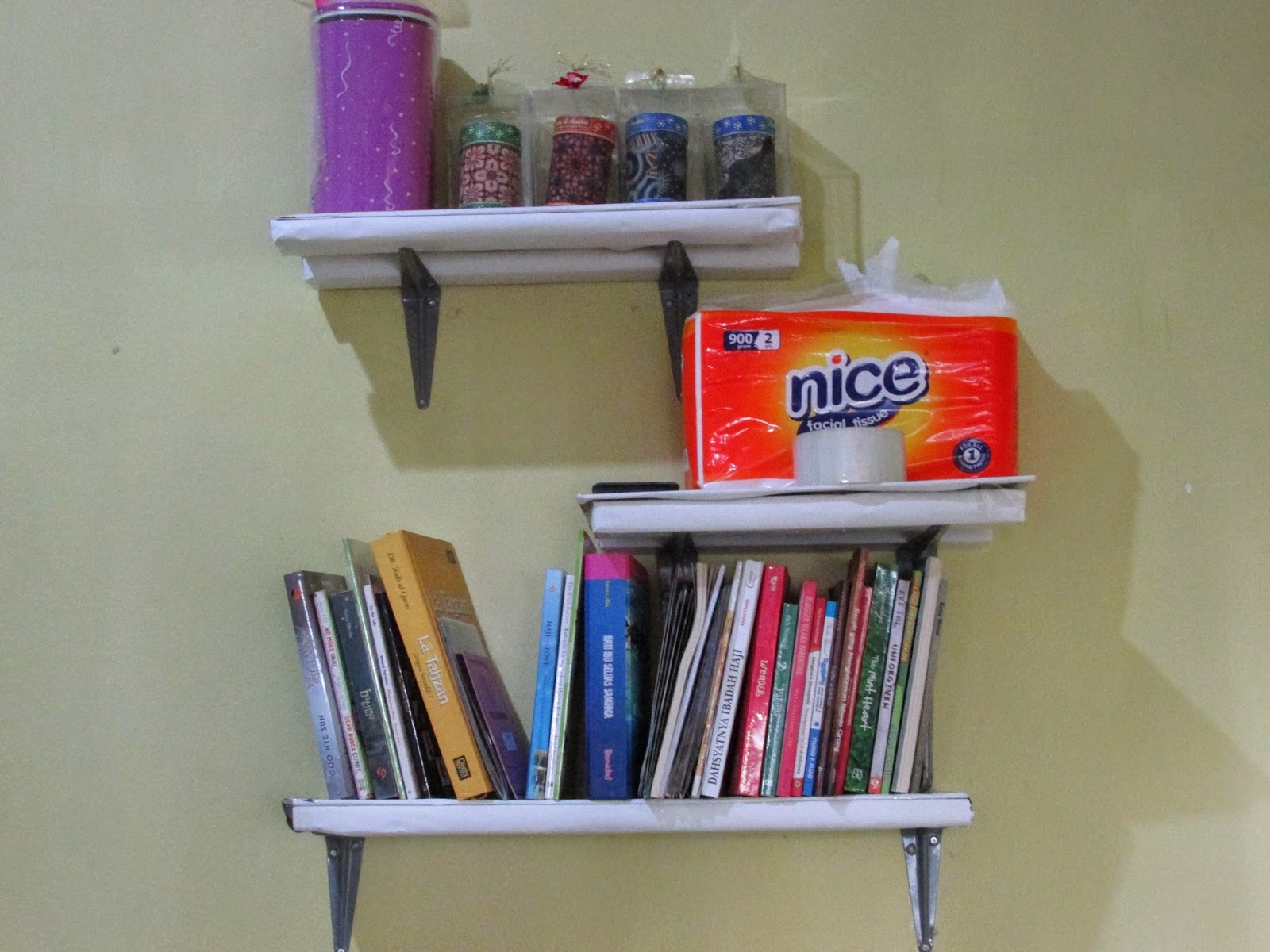 Rak Buku Dari Barang Bekas Mampir yuk, kerumahku