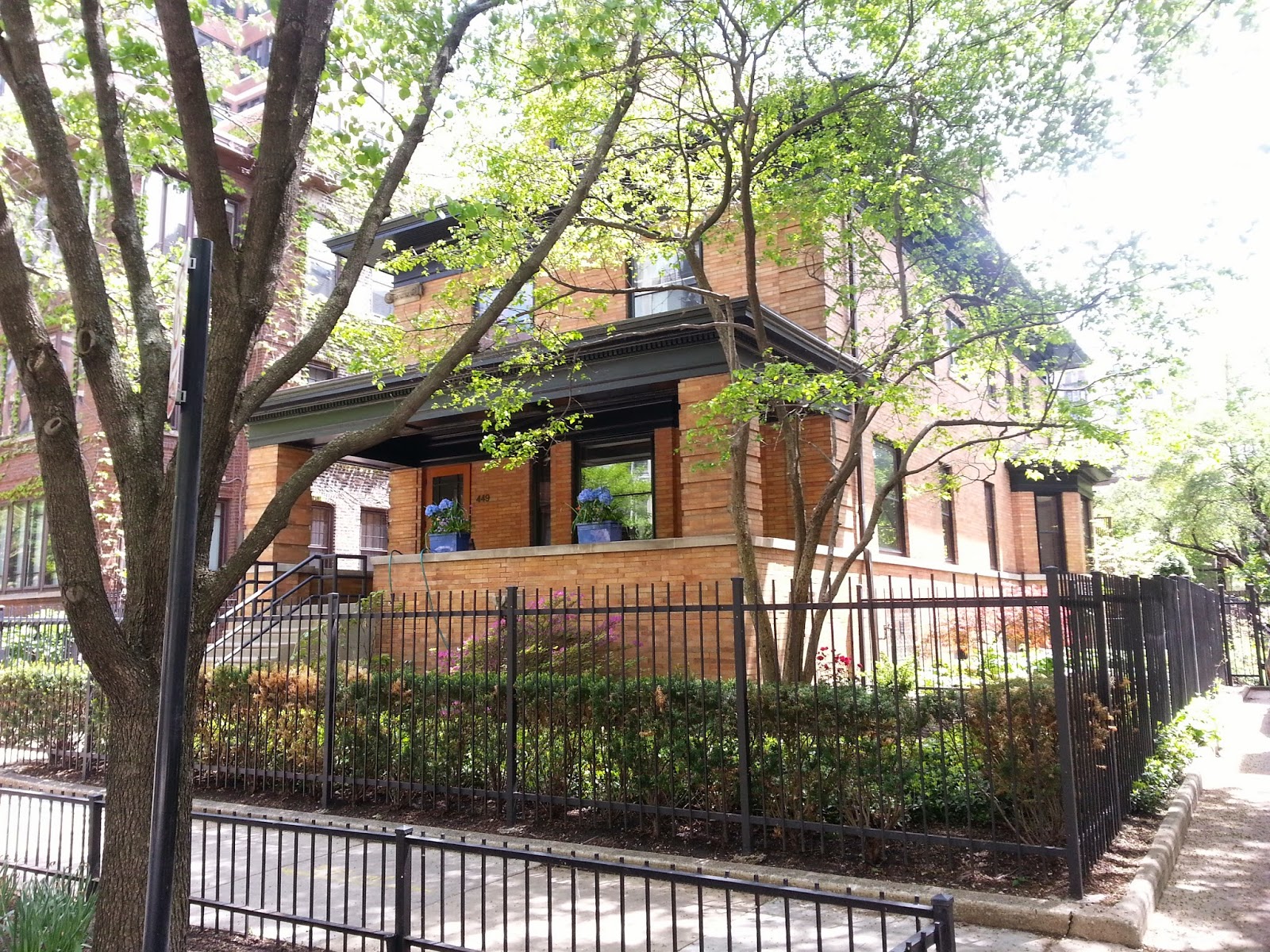 The Chicago Real Estate Local Bustle and beautiful homes on Briar