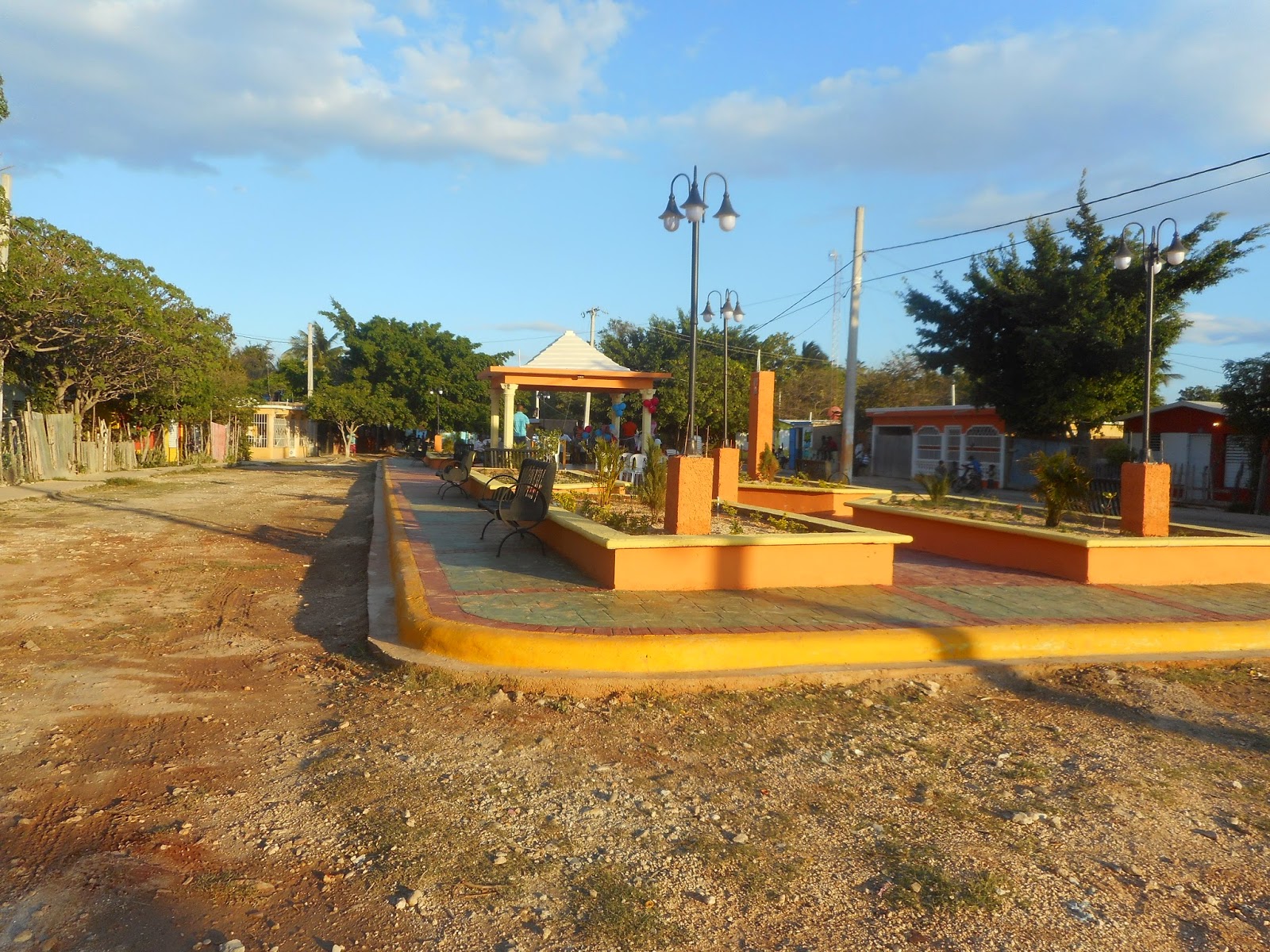 AYUNTAMIENTO INAUGURA PARQUE DE RECREO AL ESTILO PLAZOLETA EN EL SECTOR