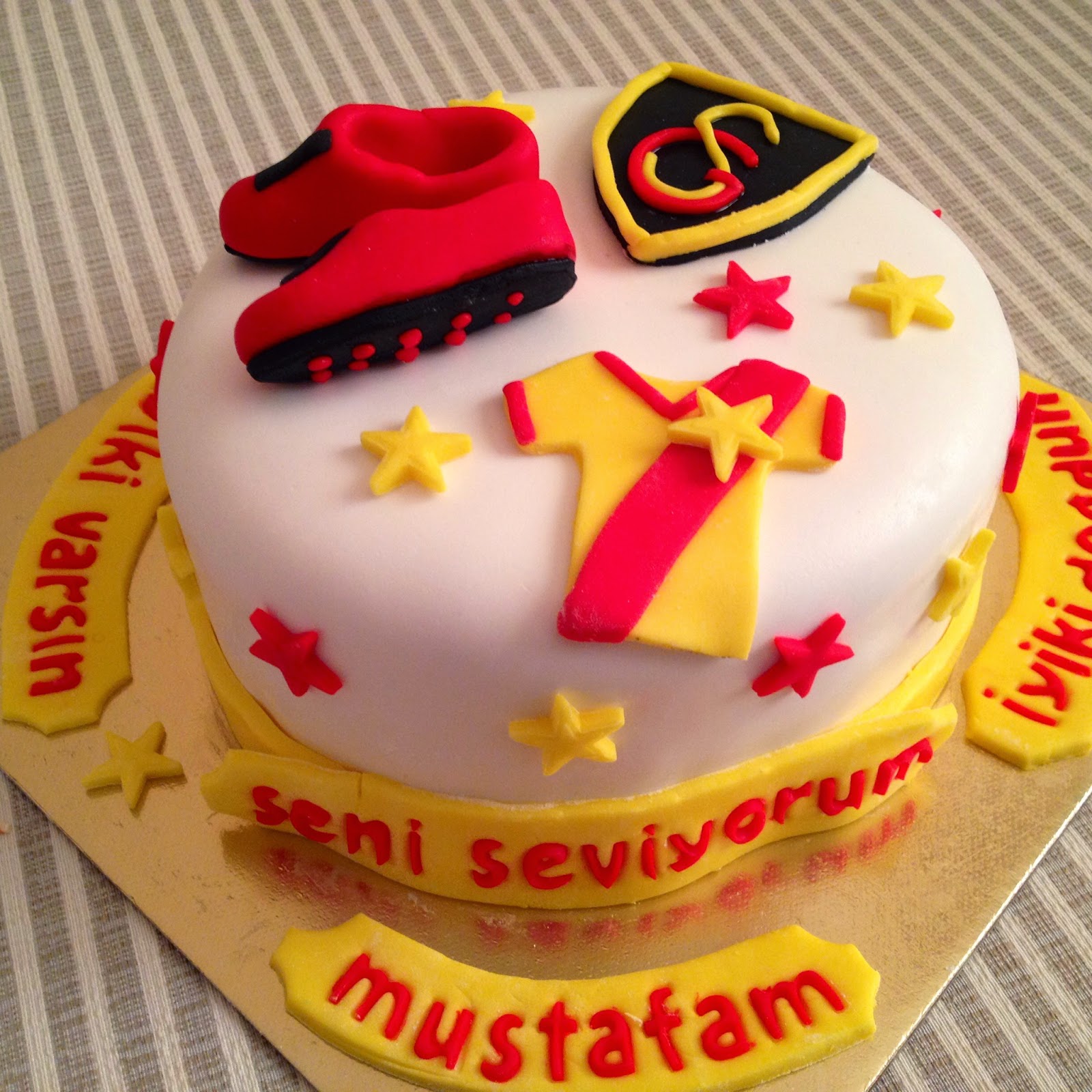 TARAFTAR PASTA )(GALATASARAYLI PASTA)