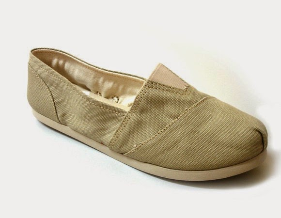 sapato fechado de borracha