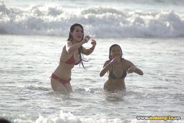 Beredar Foto Mirip Aurel Dan Angel Cuma Pake Cel4n4 D4l4m & Br4 !