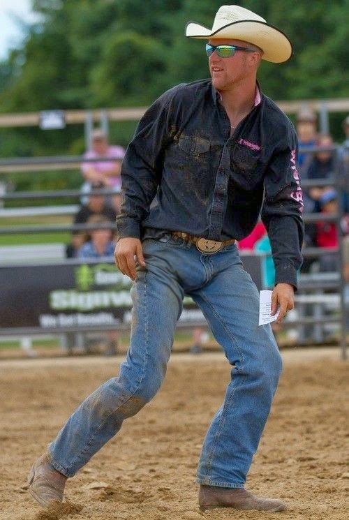 Great Looking Guys How some guys fill out a nice pair of Jeans