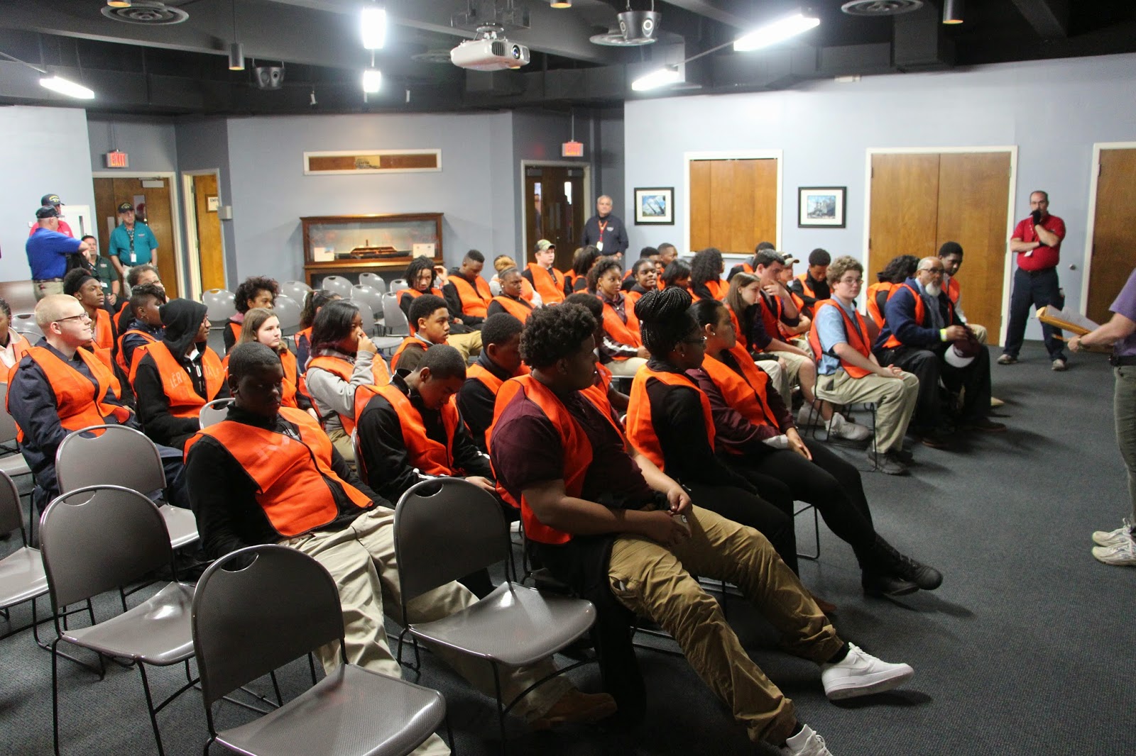 Warren Career Tech News! Warren County High School Students Tour the