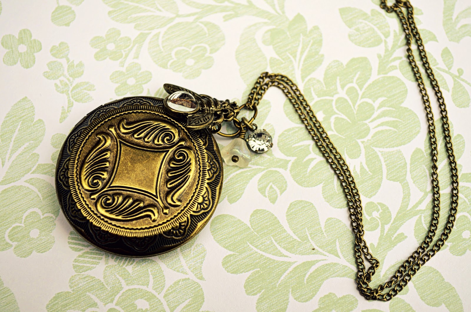 Kitty Cats and Airplanes Solid perfume (a tutorial)