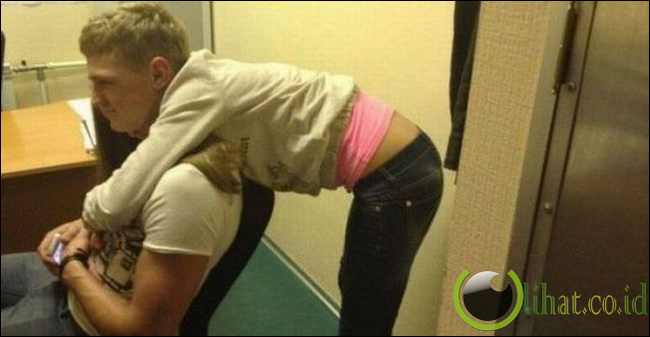 'Wanita Berkepala Pria' 'Wanita Berkepala Pria'