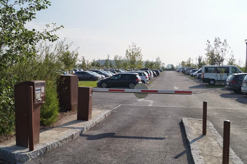 Parking de coches y autocaravanas en el mont Saint Michel
