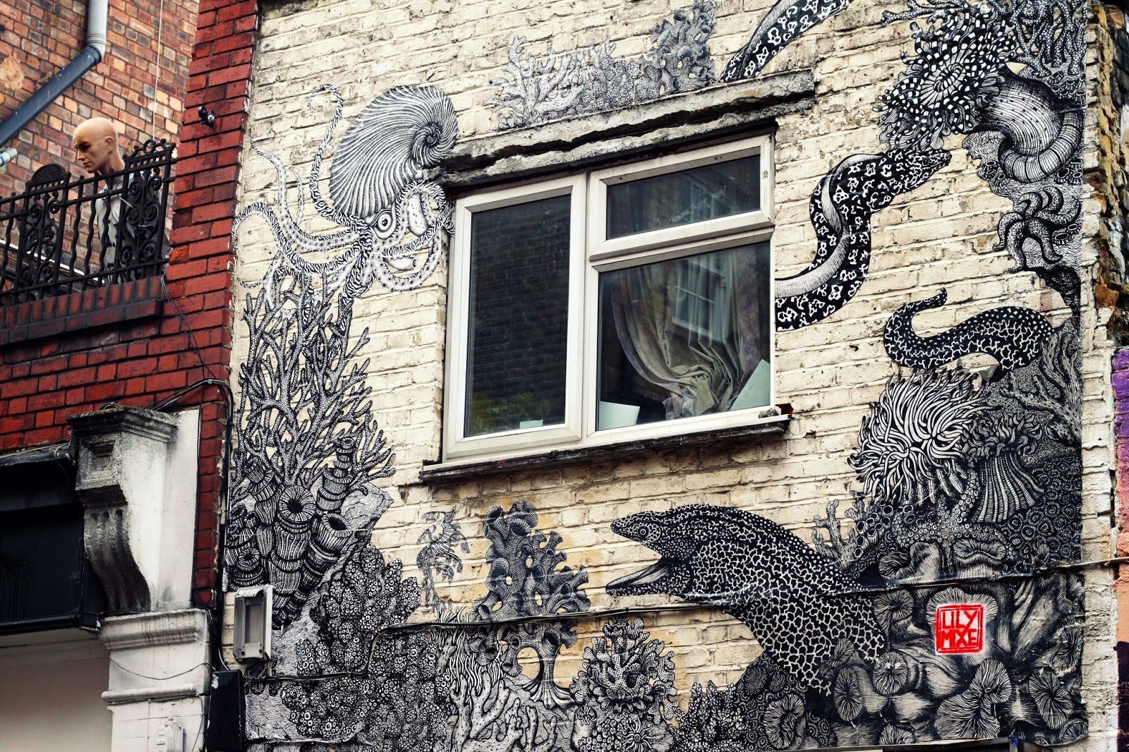 graffiti, black and white, London, Brick Lane, underwater, street art
