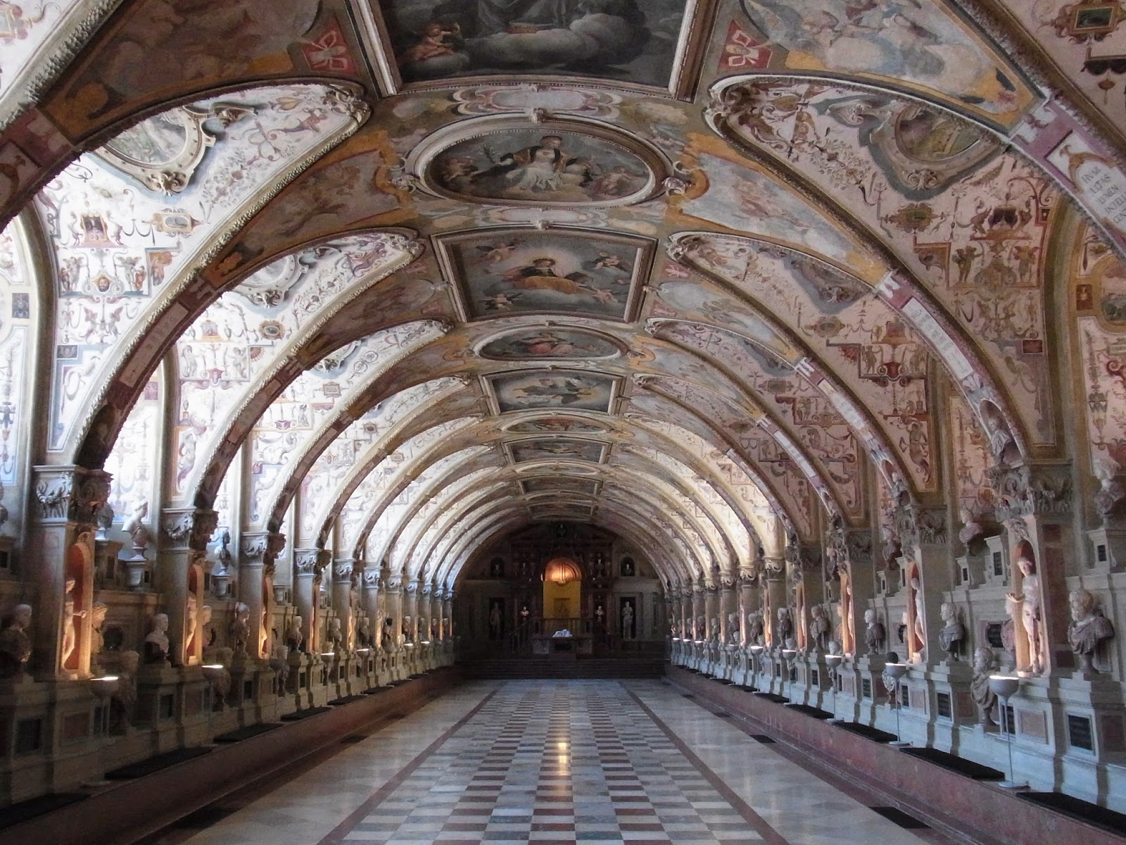 ドイツ 東と西 バイエルン美術紀行 15 レジデンツ博物館