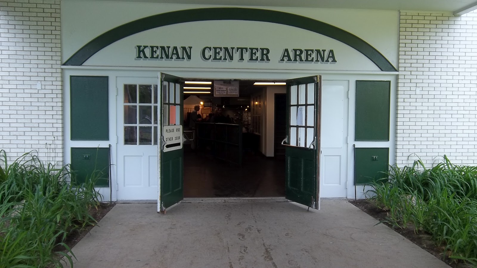 Cup on the Bus The color of shows