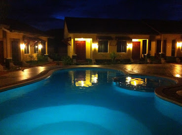 VILLA HOMESTAY DAN CHALET DI WAKTU MALAM