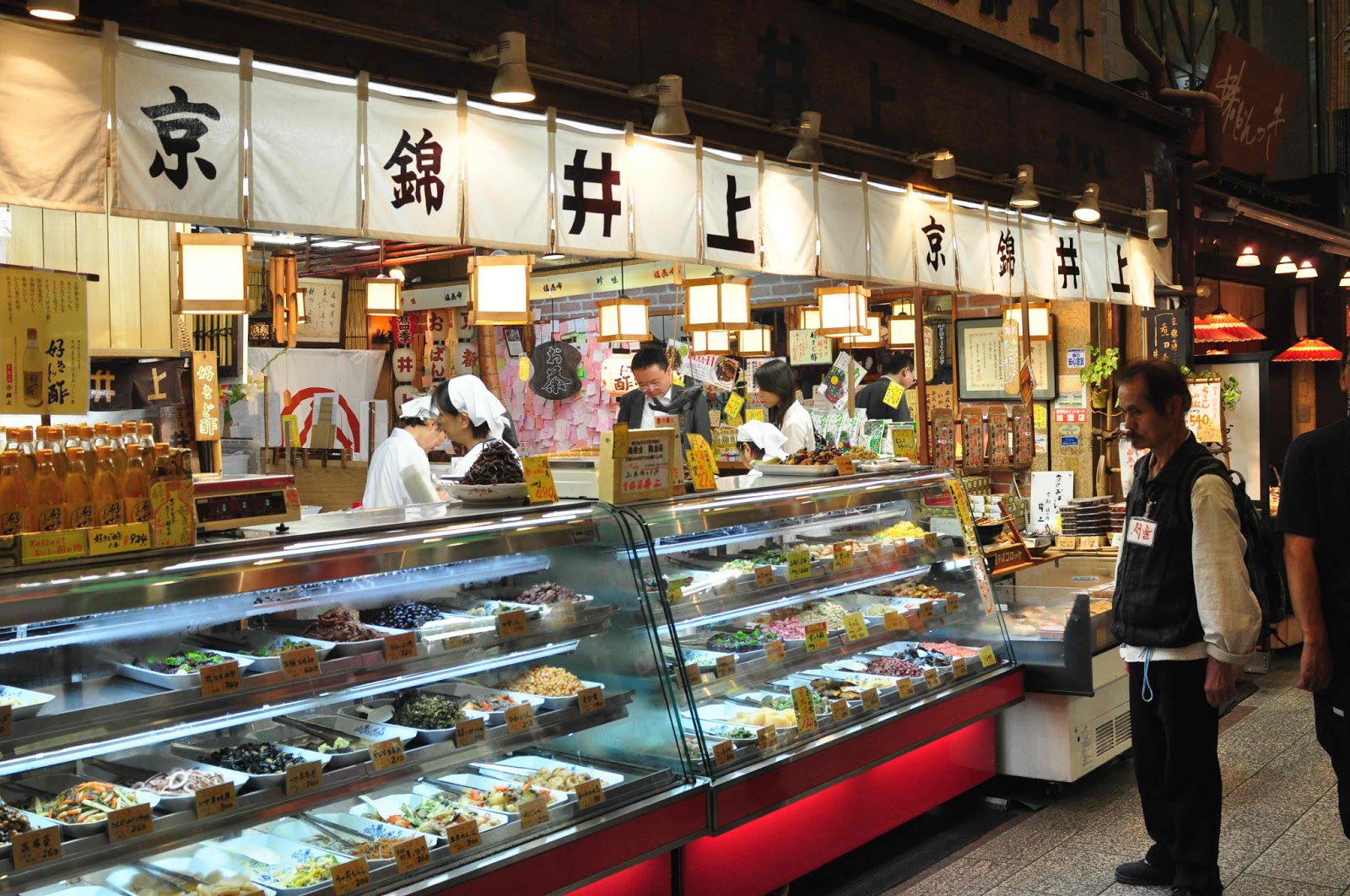 Nishiki Market  Travel Japan - Japan National Tourism Organization  (Official Site)