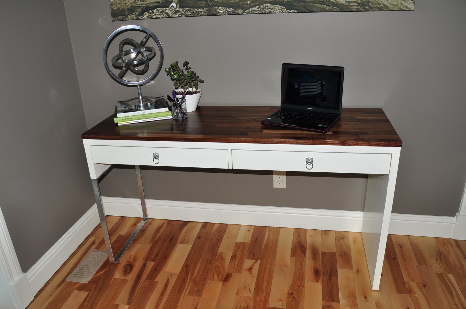 Micke Desk