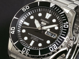 SEIKO 海外限定 セイコー5 自動巻き メンズブラック腕時計 SNZF17