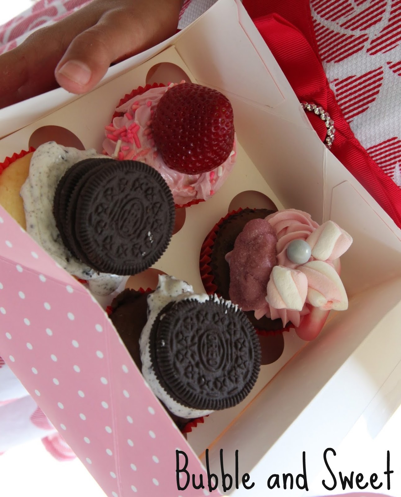 Bubble and Sweet How to Host a Cupcake Decorating Birthday Party