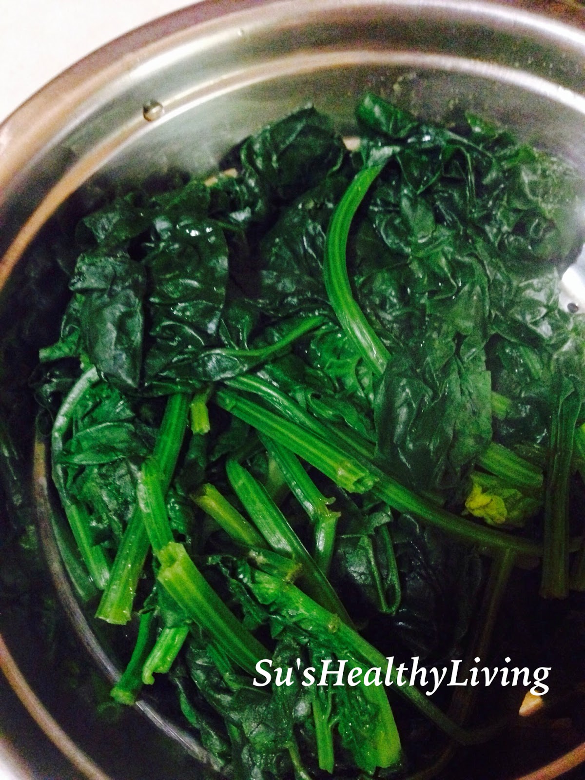 Su's Healthy Living Black bean chili garlic spinach; Meatless Monday.