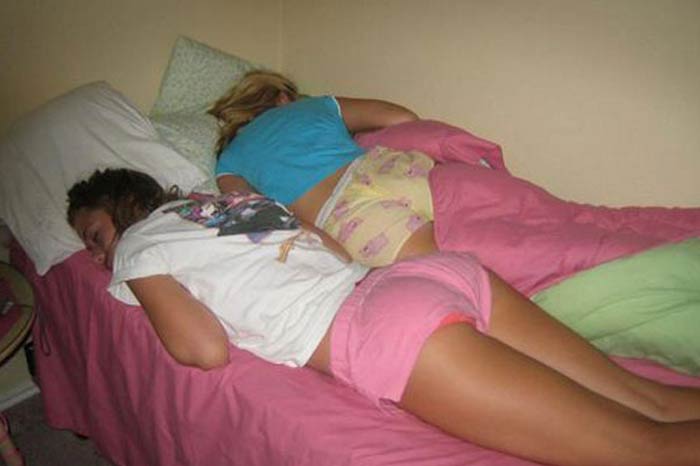 Секс со спящей сестрой после вечеринки