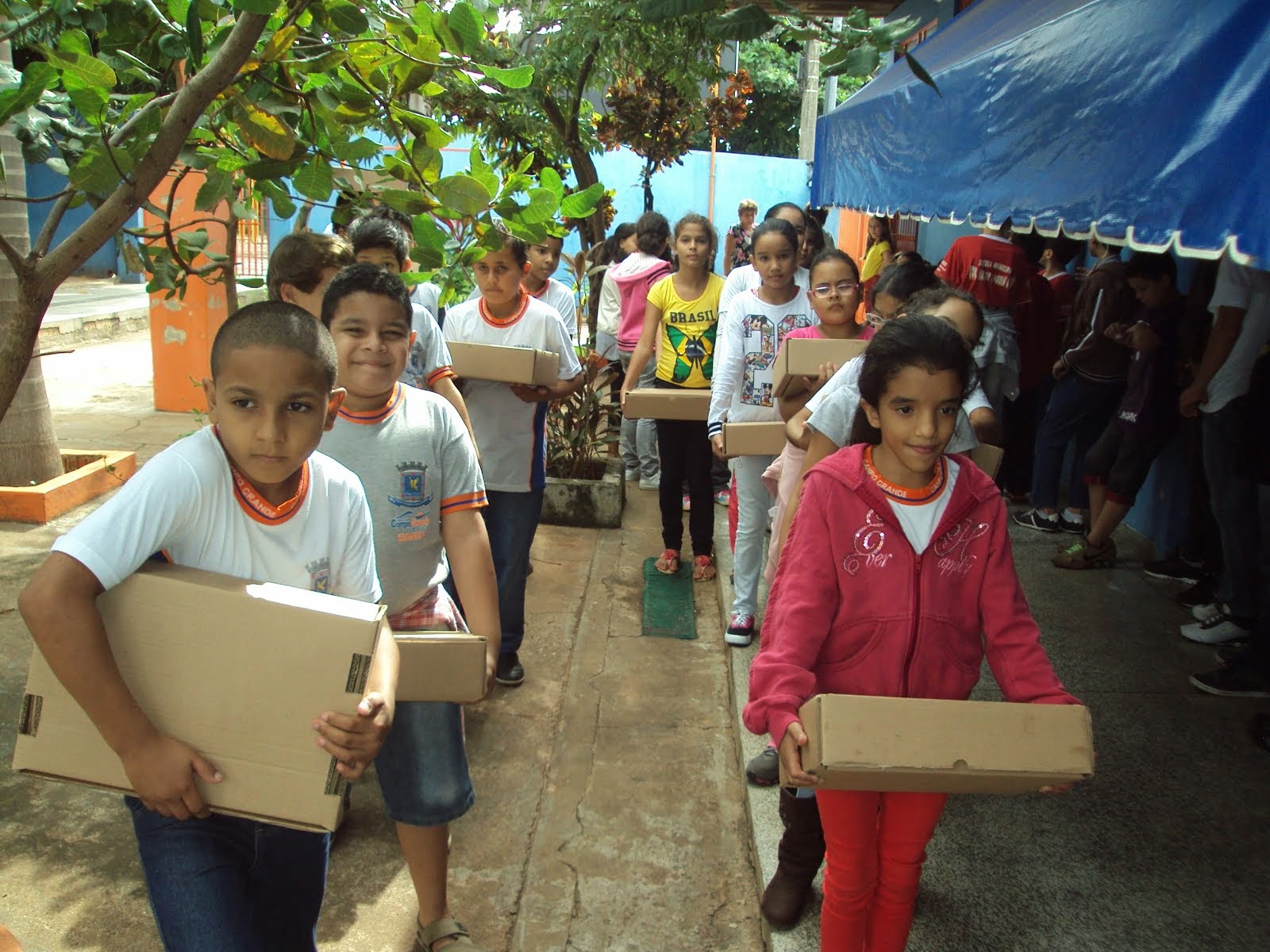 ENTREGA DO KIT ESCOLAR