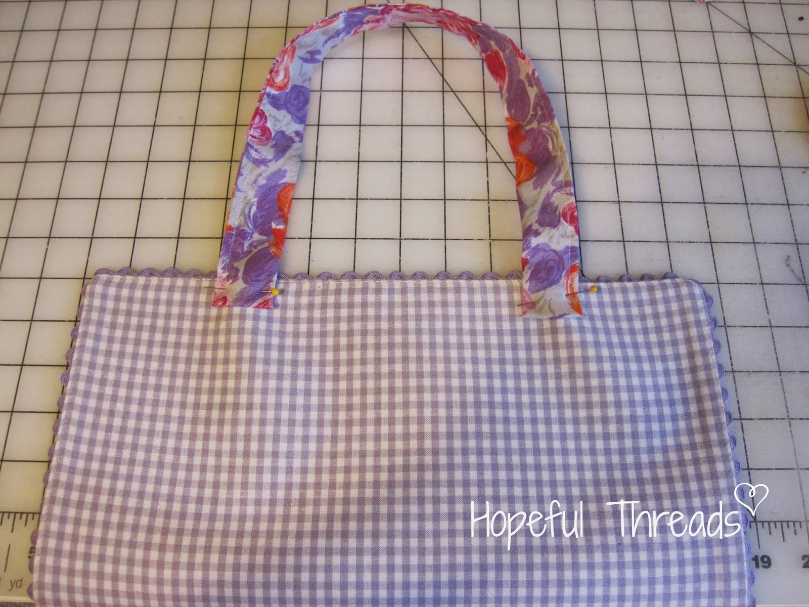 Hopeful Threads Petite Placemat Tote Tutorial