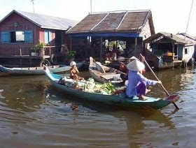 Vietnamese floating village in Siem Reab