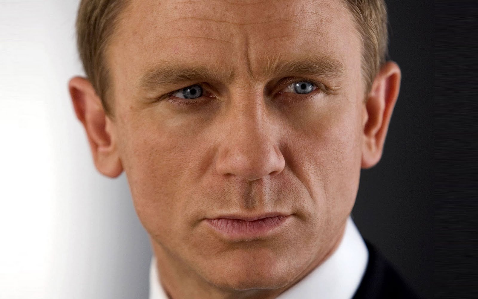 http://2.bp.blogspot.com/-QTCW9IpELdk/Tvvkiv2KBMI/AAAAAAAAHdc/veslxaGICt8/s1600/Foto-Foto-Daniel-Craig-1.jpg