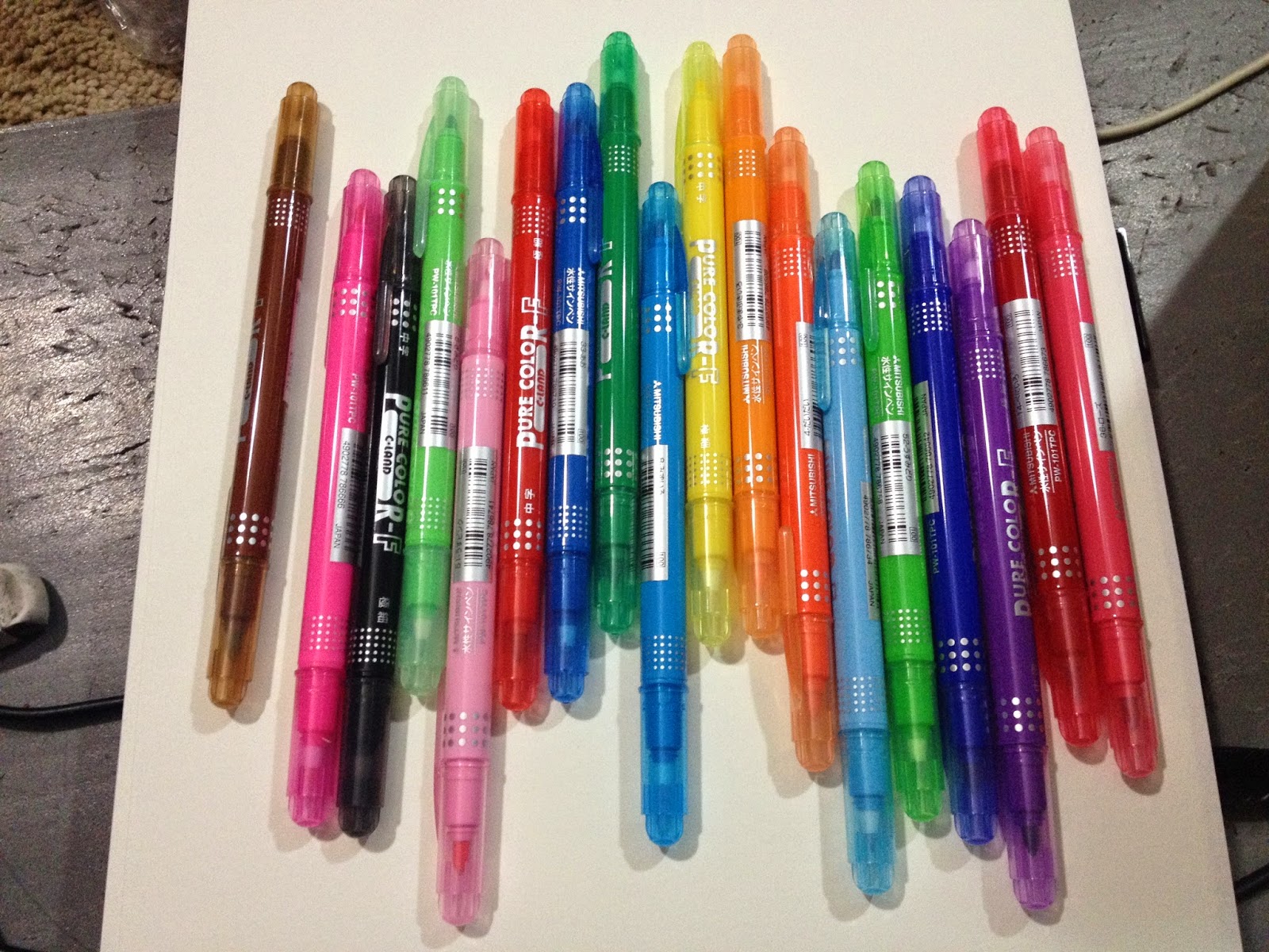 Review and Demo of Sign Brush Felt Tip Markers from Pentel Arts