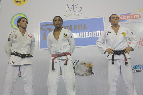 Jornal Pressão - CARLSON GRACIE e ROLLS GRACIE . . Duas