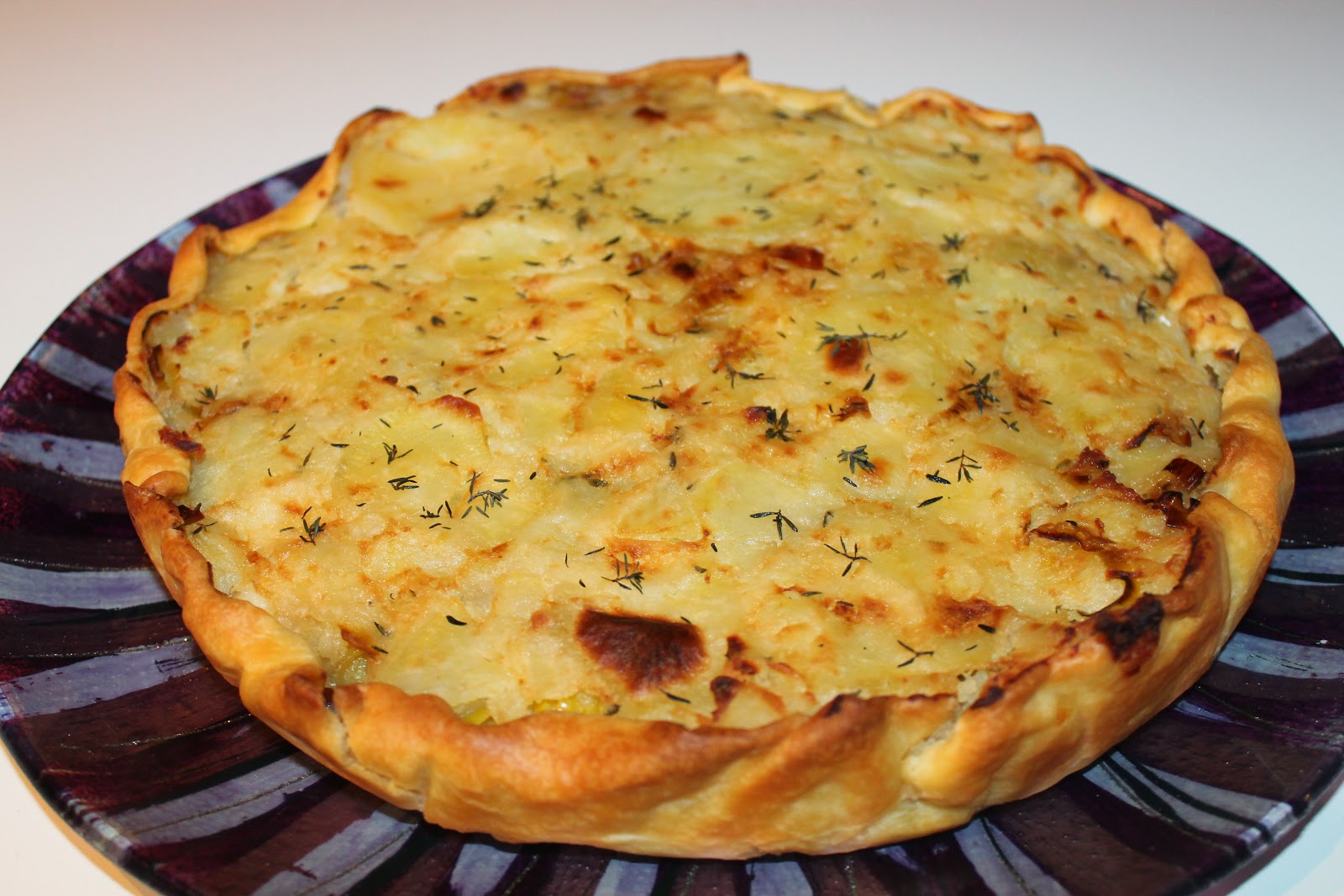 un po' nonna papera.... Torta salata porri, prosciutto, fontina e patate al timo