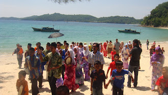Majlis perkahwinan di Pantai Rangbulan