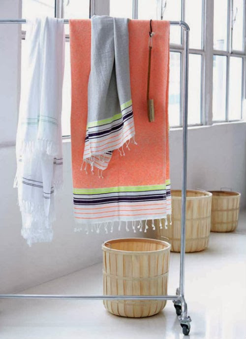 LEUCHTEND GRAU Interior-Magazin celebrating soft Minimalism: Grau und