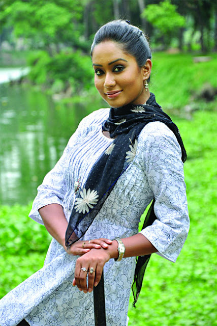 Lux Channel I Star Zakia Bari Momo Lux Channel I Star Zakia Bari Momo