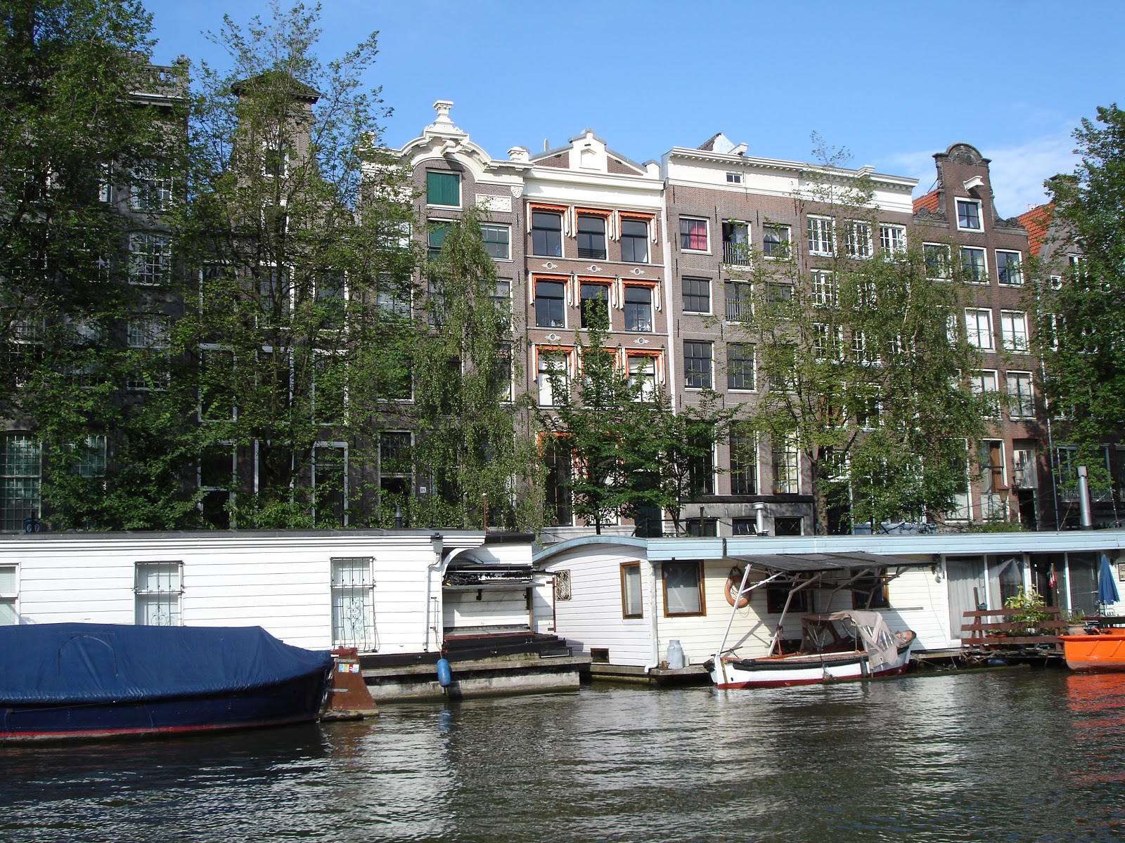 Amsterdam boat houses simply romantic by Zubi Travel