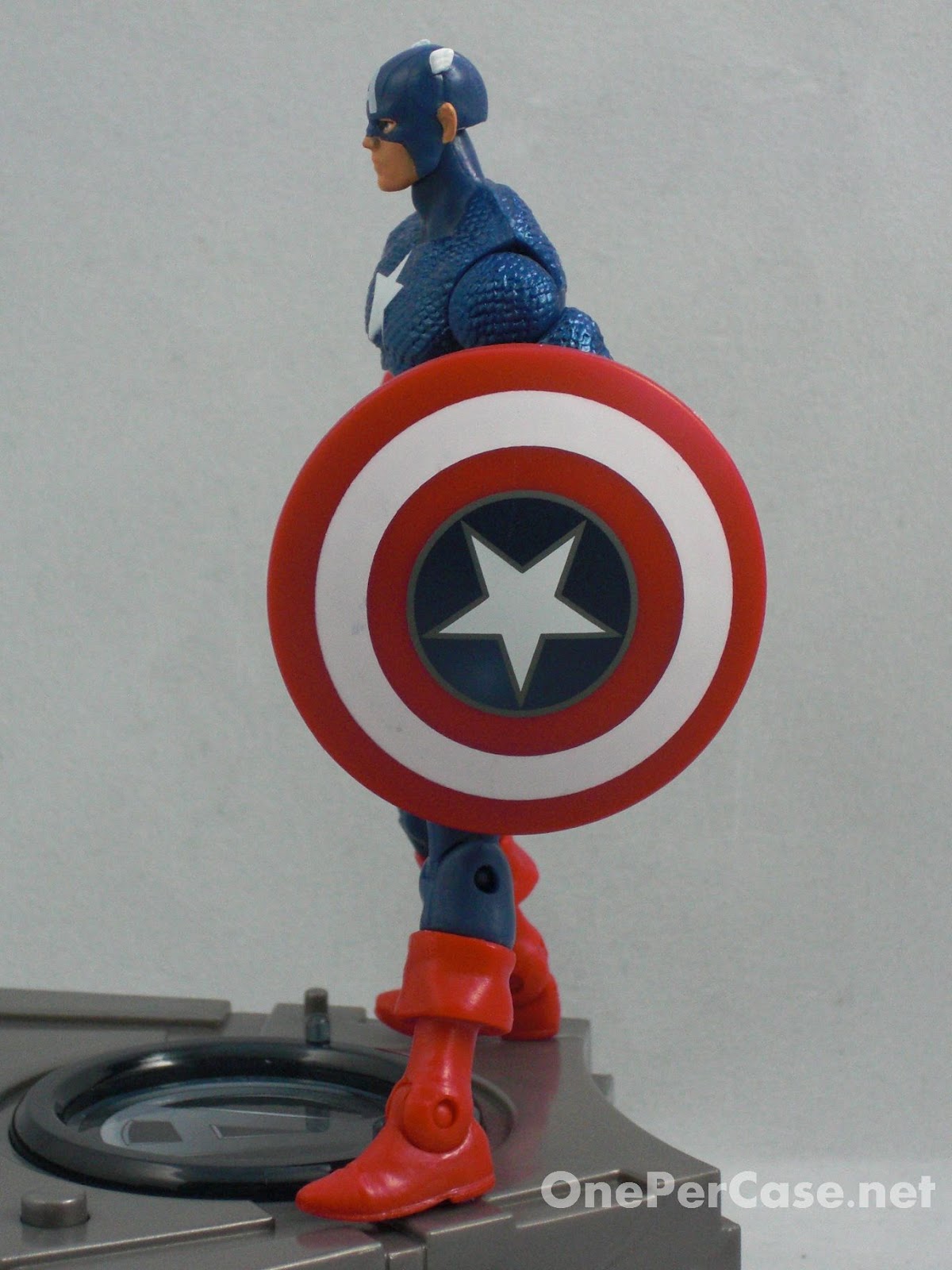 One Per Case: Marvel Universe Avengers Light-Up Base Wave 2 - Captain America (Rogers)