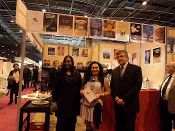 JÔ MENDONÇA, DIVA PAVESI  E EDITOR DA YVELLINÉDITIONS EM SALONDU LIVRE EM PARIS