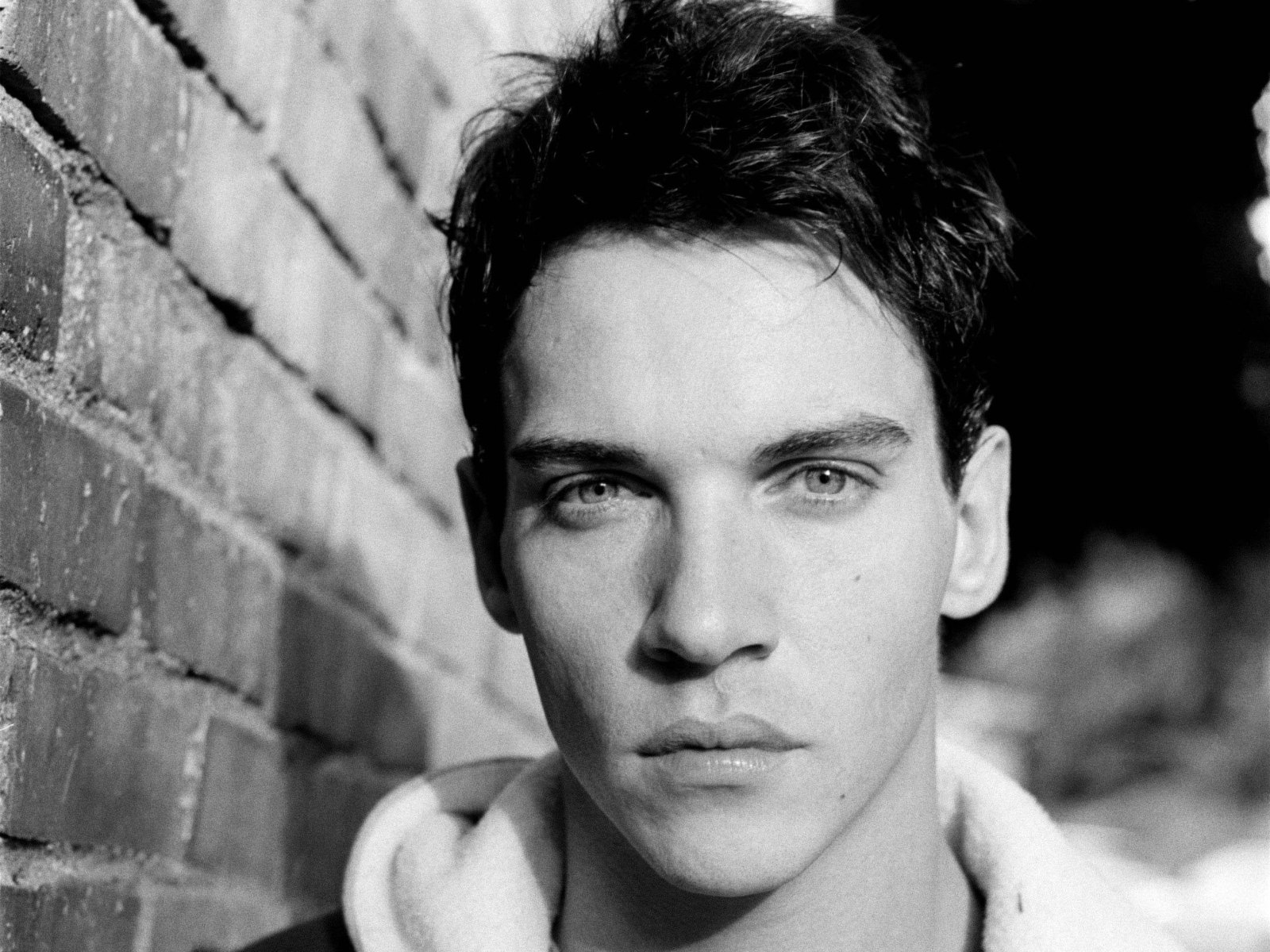 http://2.bp.blogspot.com/-QZPNes45IXU/UA9mKA3_-HI/AAAAAAAAAvU/JHhNwviFDdg/s1600/jonathan-rhys-meyers.jpg