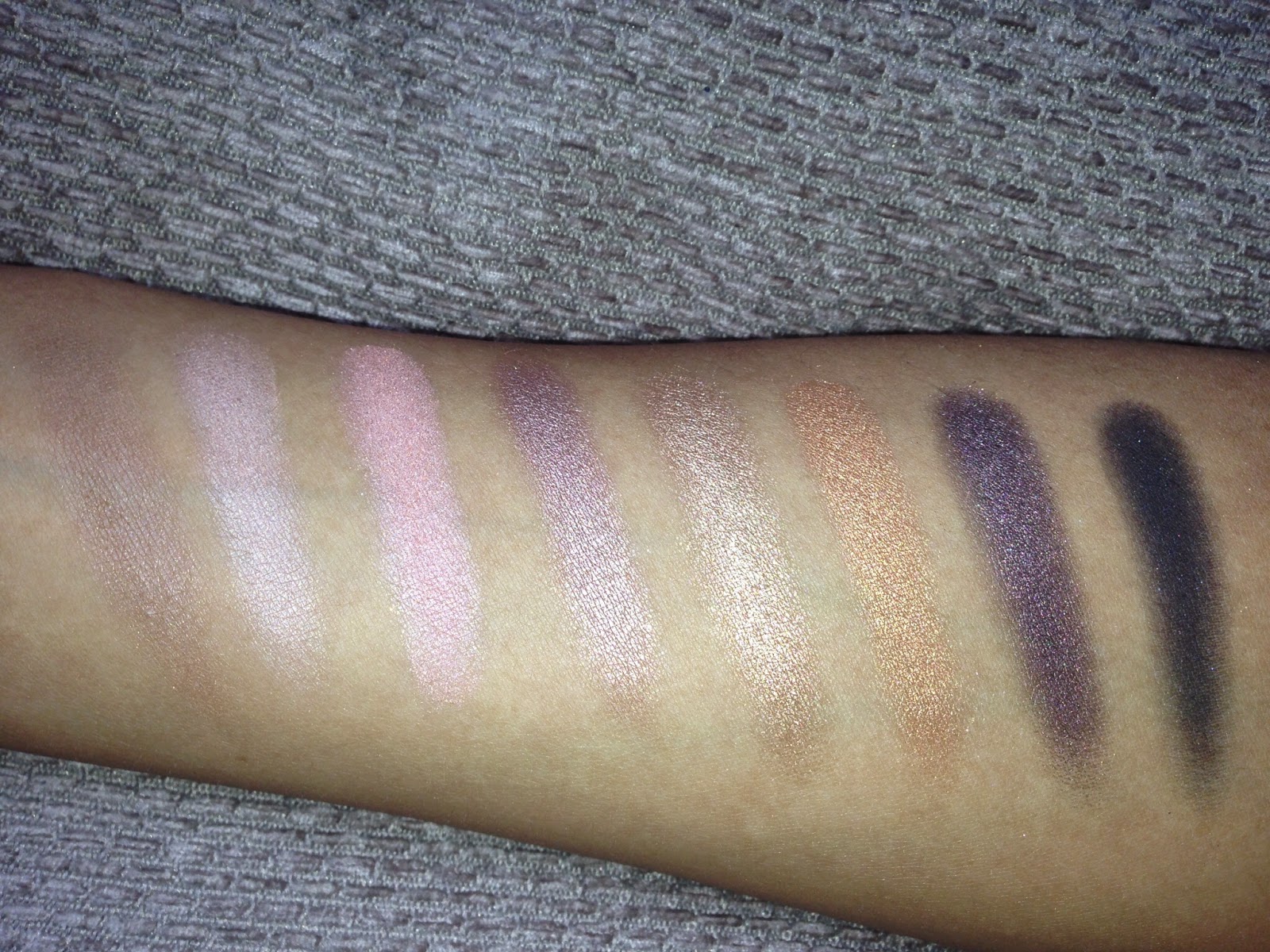 Review Makeup Revolution Ultra 32 Shade Eyeshadow Palette in Flawless