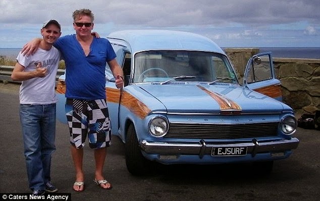 Jeremy Marie 'down under' in Australia. Remarkably despite his 180,000km trip, Jeremy has not paid a penny towards his transport. - A Big Thumbs Up. Traveller Hitchhikes 100,000 Miles Around The World Without Spending Any Money Jeremy Marie 'down under' in Australia. Remarkably despite his 180,000km trip, Jeremy has not paid a penny towards his transport. - A Big Thumbs Up. Traveller Hitchhikes 100,000 Miles Around The World Without Spending Any Money