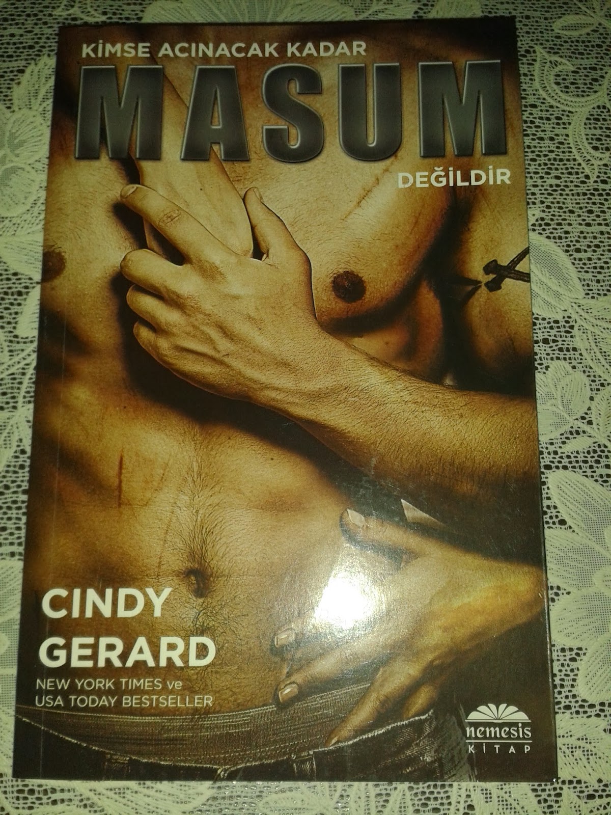 Kimse Acinacak Kadar Masum Degildir Cindy Gerard Yorum Esra Nazenin Ozdemir