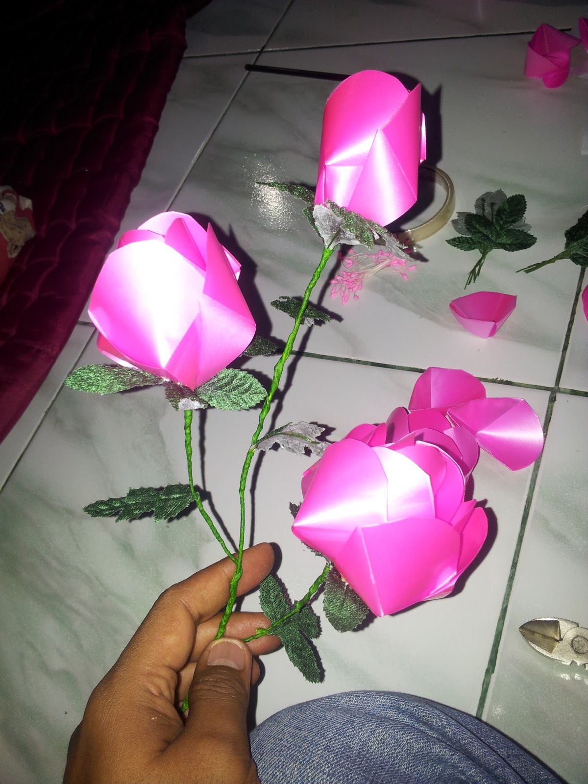 MEMBUAT MAWAR DARI PITA JEPANG