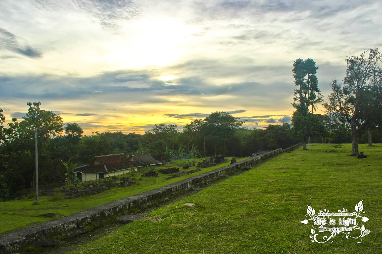 halam komplek ratu boko komplek istana ratu boko sleman