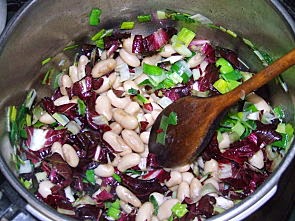 Chicory, beans and leeks frying