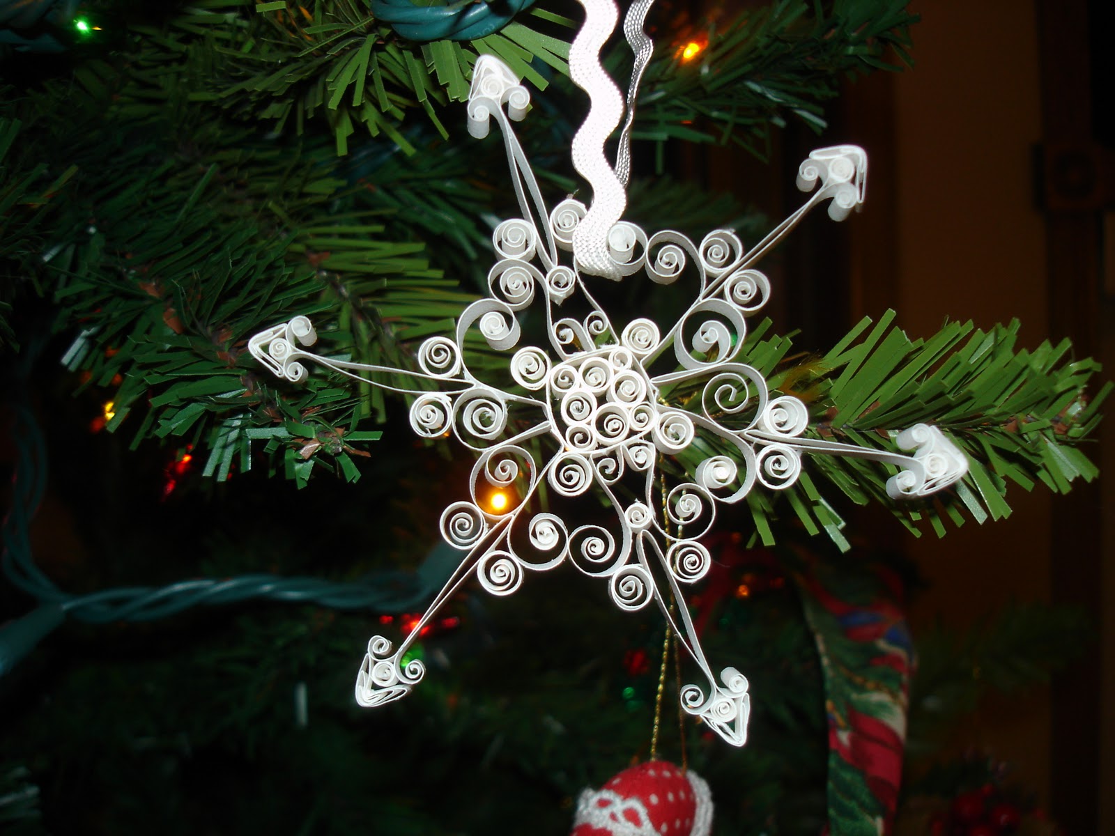 Rachelle's Crafting Zone Quilled ornaments a snowflake and 3D star