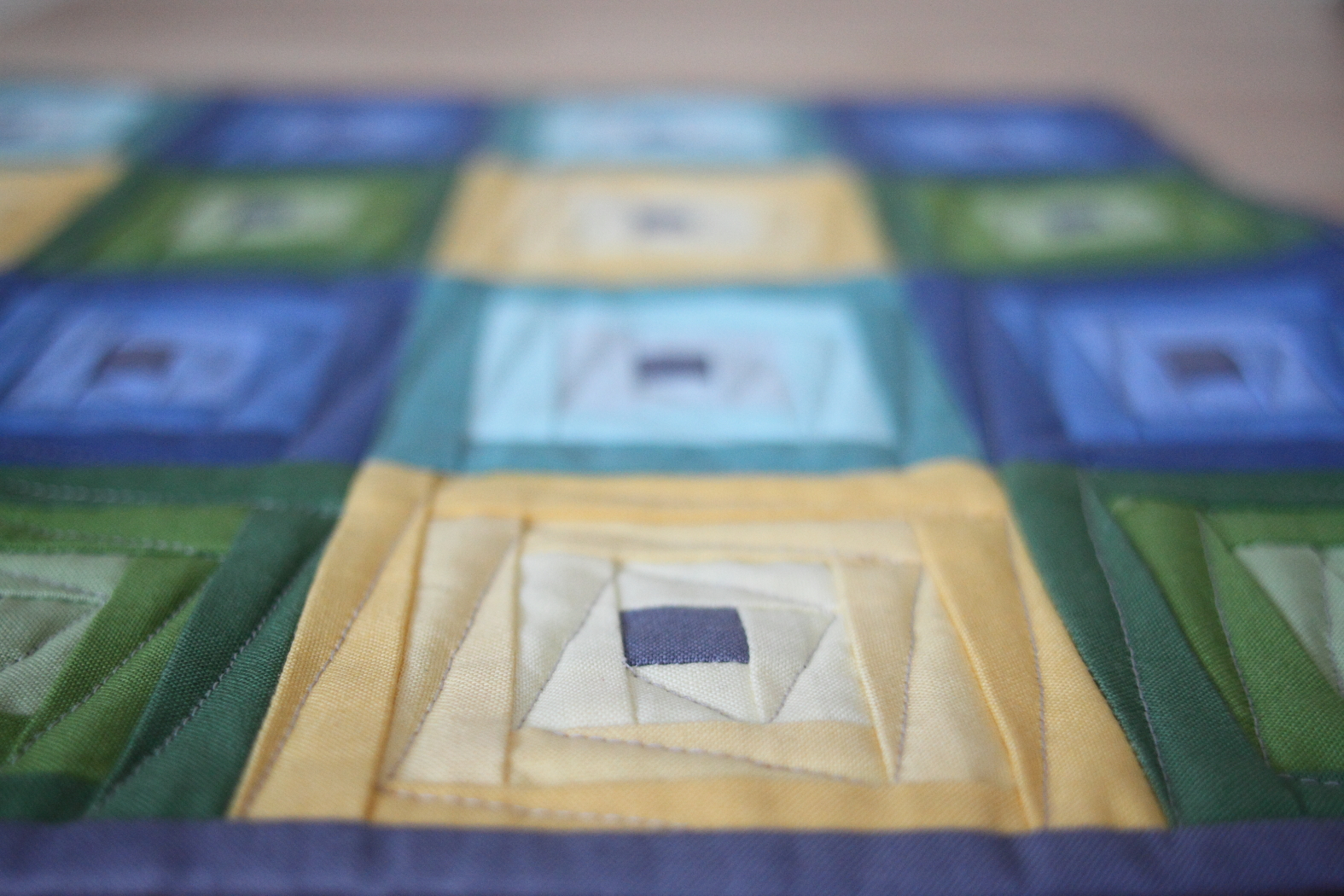 Macaron Quilts Mini Mania Log Cabins