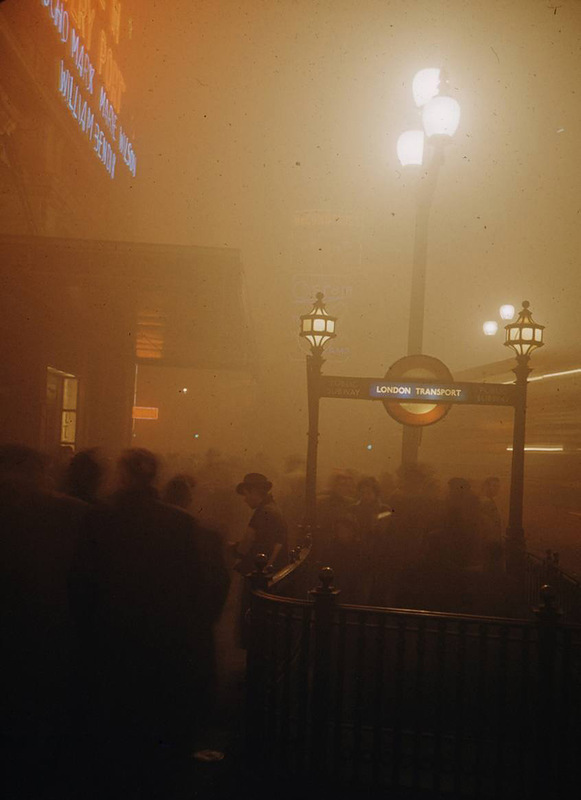 Photos+of+the+London+Smog+Disaster+of+1952+%286%29.jpg
