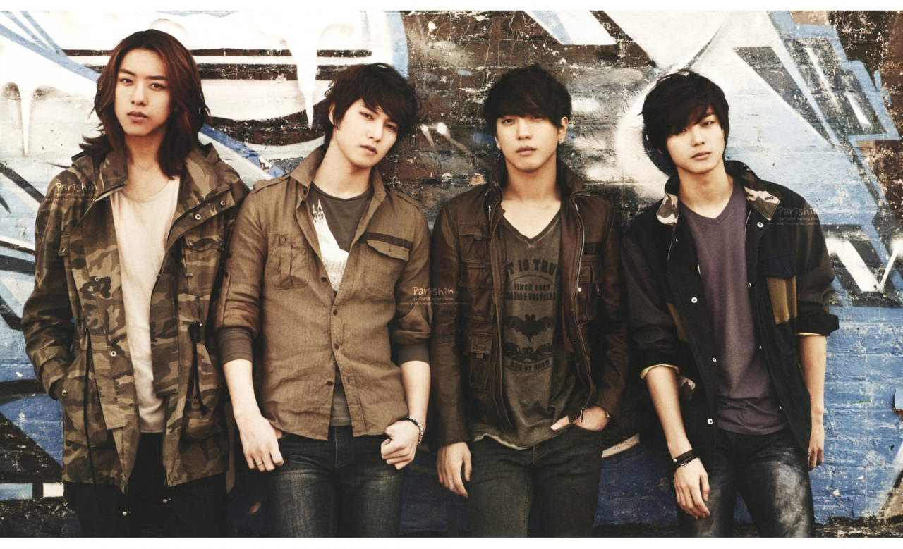 http://2.bp.blogspot.com/-QiYGh8dqGJU/T6P9M7h2saI/AAAAAAAAJmY/C939eGqRibE/s1600/%5BSCAN%5D+CNBLUE+Ear+Fun+Limited+Edition+Part+2+(4).jpg