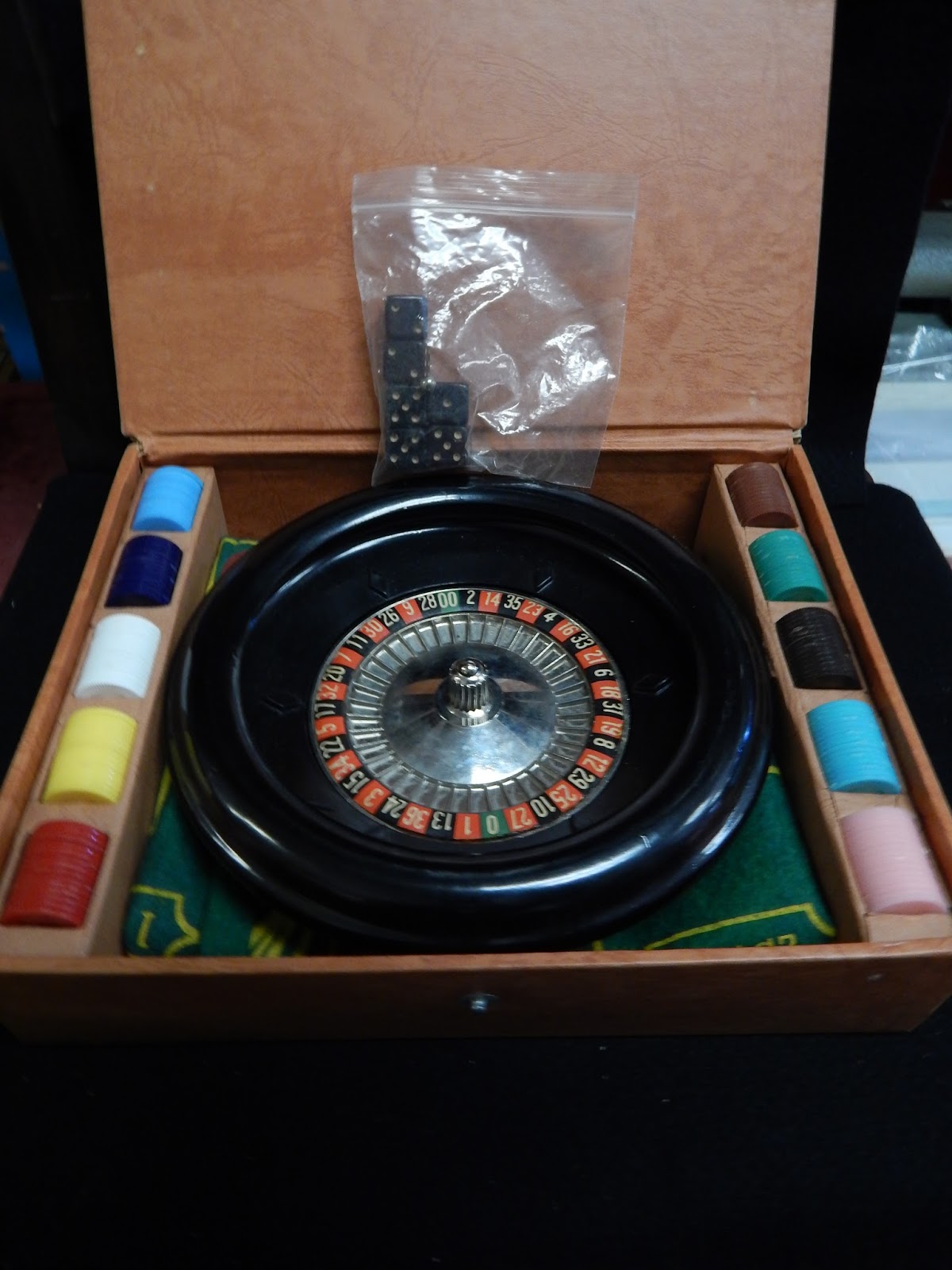 13909 Antiques Vintage 1941 Roulette Game Set (with bonus Felt, Chips